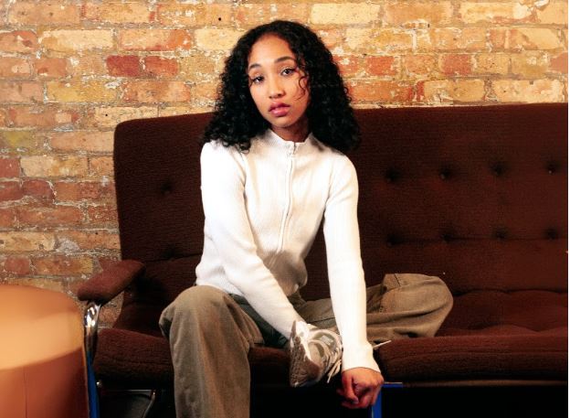 NIA NADURATA arranca el año con ‘Still Living With My&nbsp;Parents’