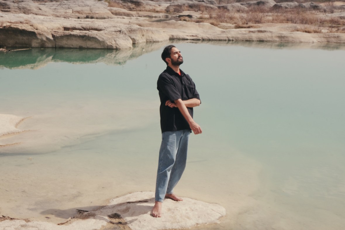 Yöels debuta con Pares, un disco para cuando no sabes si vas o vienes, y está&nbsp;bien.