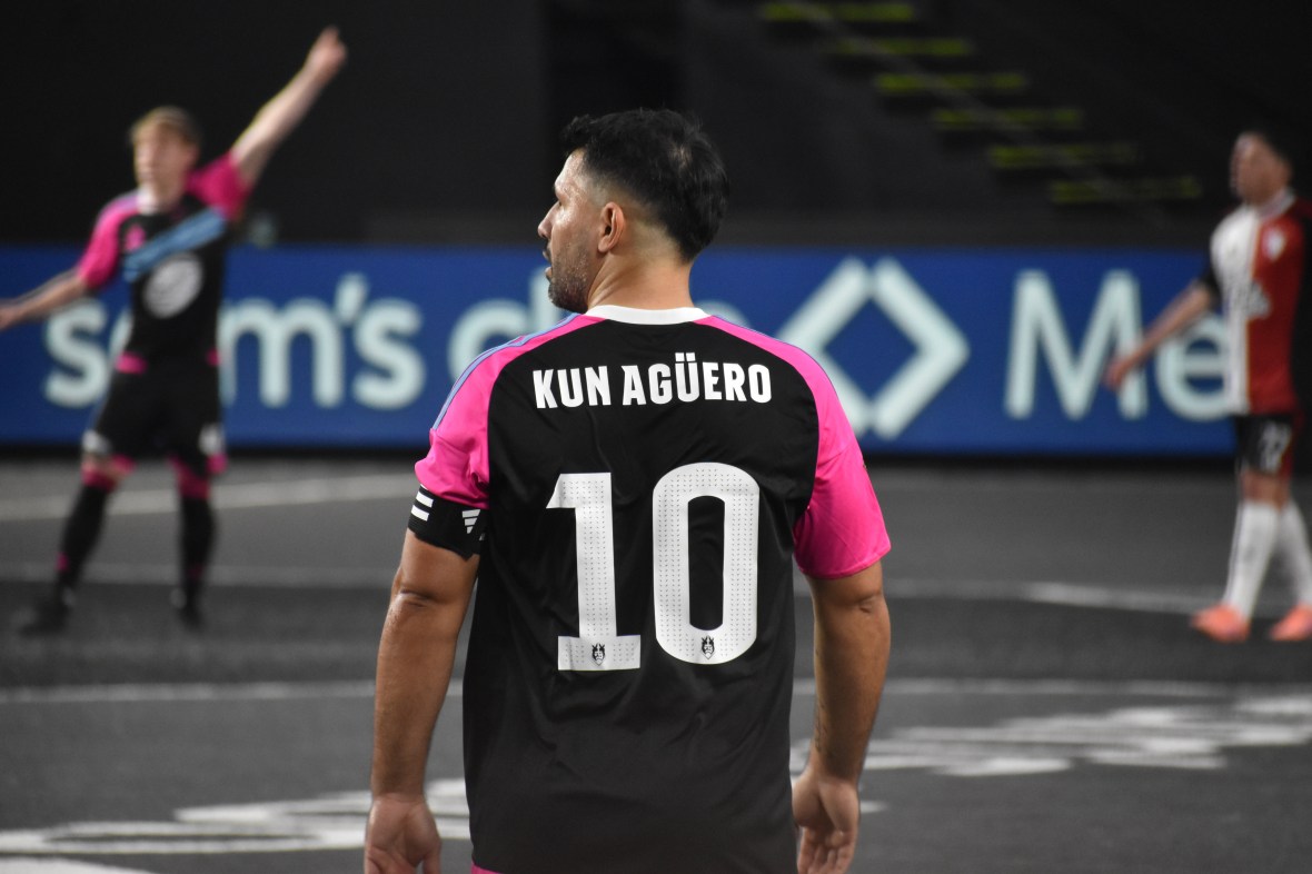 El regreso de la leyenda: El Kun Agüero pisa la cancha de la Kings&nbsp;League